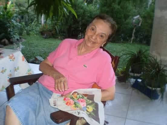 Dona Neiden, a artesã dos tapetes, e sua filha Elisabeth